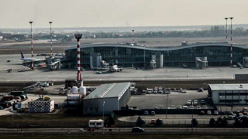 Cetăţean chinez, prins în Aeroportul Otopeni cu tablouri semnate de pictori români celebri precum Nicolae Grigorescu şi Nicolae Tonitza