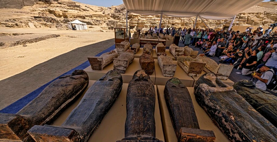 Un „tezaur” de statui și sarcofage antice din bronz a fost descoperit la Saqqara