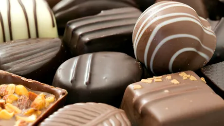 Paradoxul prețurilor: Ciocolata este mai scumpă, chiar dacă boabele de cacao s-au ieftinit