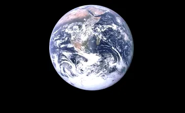 Când a devenit Pământul o „planetă albastră”, primitoare pentru viaţă?
