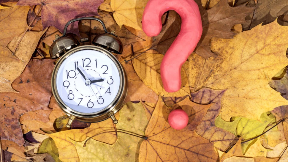 Când trecem la ora de iarnă: Dăm ceasurile înainte sau înapoi?