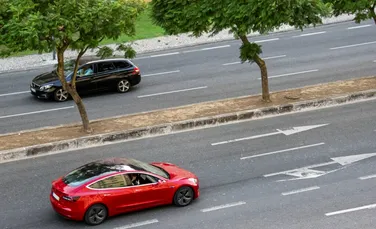 Un șofer de Tesla a povestit că mașina „ar fi încercat să-l ucidă” pe autostradă