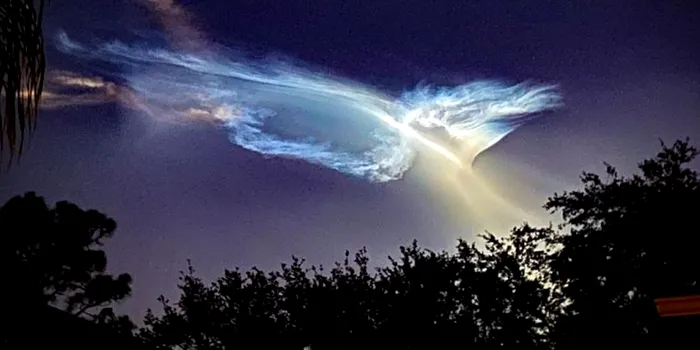Spectacolul creat pe cerul nopții de racheta Falcon 9. Ultima lansare a companiei SpaceX a fost un succes