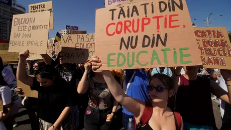 Aproape jumătate dintre profesorii din România se gândesc să plece de la catedră, arată un studiu