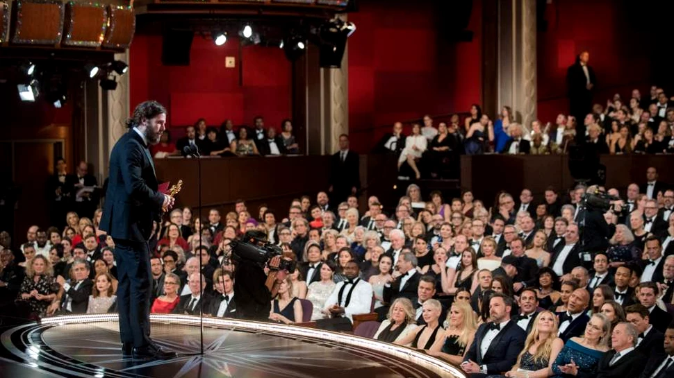 Gafă incredibilă la Oscar 2017: trofeul a fost înmânat greşit