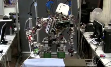 Un robot a învăţat să calce rufe şi o face mai bine ca mulţi oameni