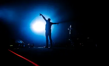 Incident șocant în timpul unui concert: Un cântăreț a murit după ce a fost electrocutat pe scenă