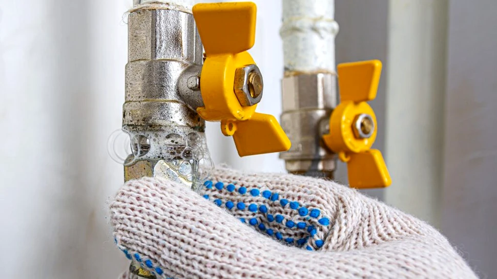 Miros de gaz în casă? Ghid esențial: cum îl identifici corect și ce să faci imediat pentru siguranța ta