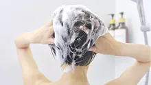 Este nevoie să-ți „detoxifici” scalpul? Când poate fi utilă o curățare în profunzime