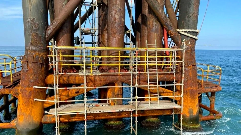 Risc de „dezastru ecologic” în Marea Neagră din cauza unei platforme aflate „într-o stare avansată de degradare”