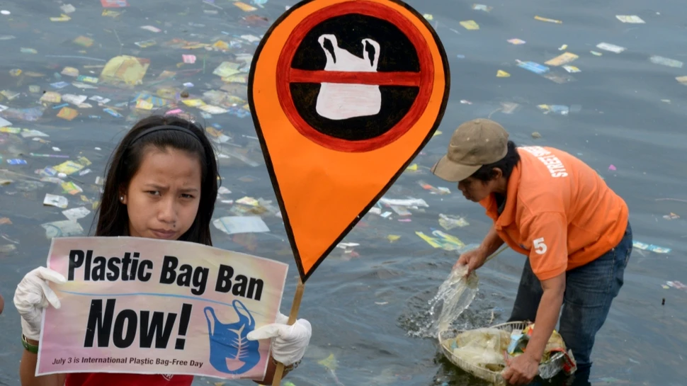 Măsură radicală într-un stat cu 38 de milioane de locuitori: pungile din plastic devin ilegale!
