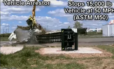 Această barieră poate opri un vehicul de 7 tone ce se deplasează cu 85 km/h! (VIDEO)