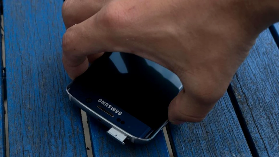 Care este diferenţa dintre display-ul Super Retina OLED al Apple şi Dynamic AMOLED de la Samsung