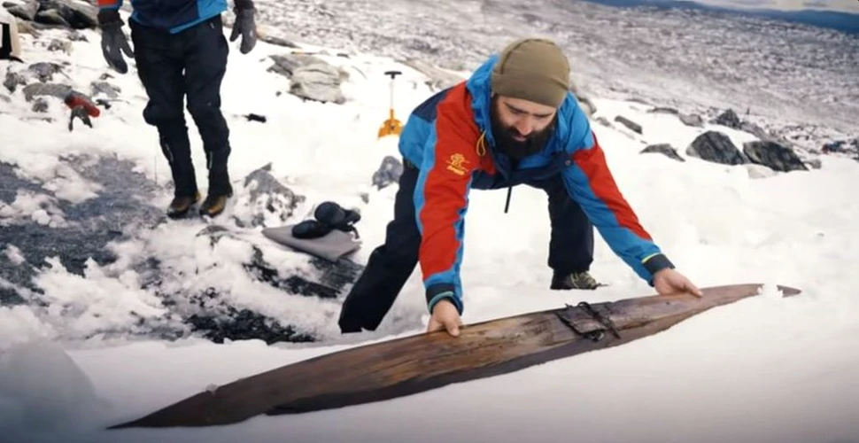 Cea mai veche pereche de schiuri  din lume, găsită în zona înghețată din Norvegia
