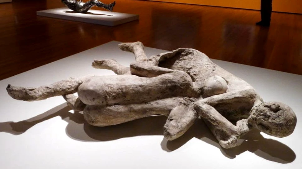 Cuplul celebru de la Pompeii, rămas îmbrăţişat în urma erupţiei vulcanice, erau doi homosexuali