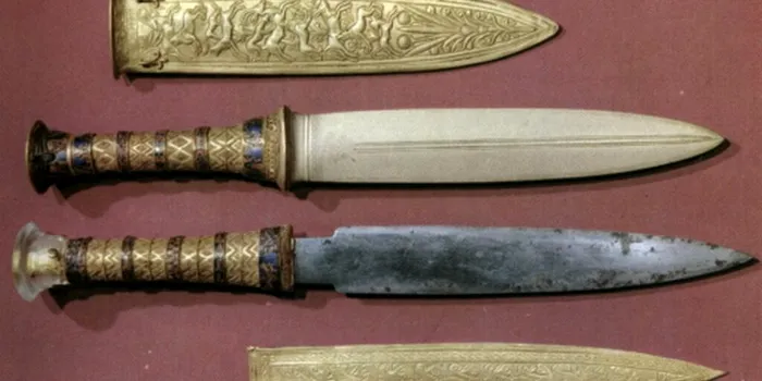 Misterul pumnalului lui Tutankhamon. Este într-adevăr alcătuit dintr-un material extraterestru?