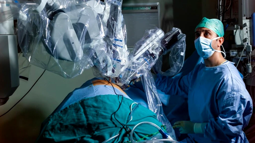 Un robot chirurgical magnetic a efectuat prima sa procedură internațională într-un spital din Chile