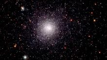 Telescopul Webb a descoperit un roi de galaxii neobișnuit de matur pentru Universul timpuriu