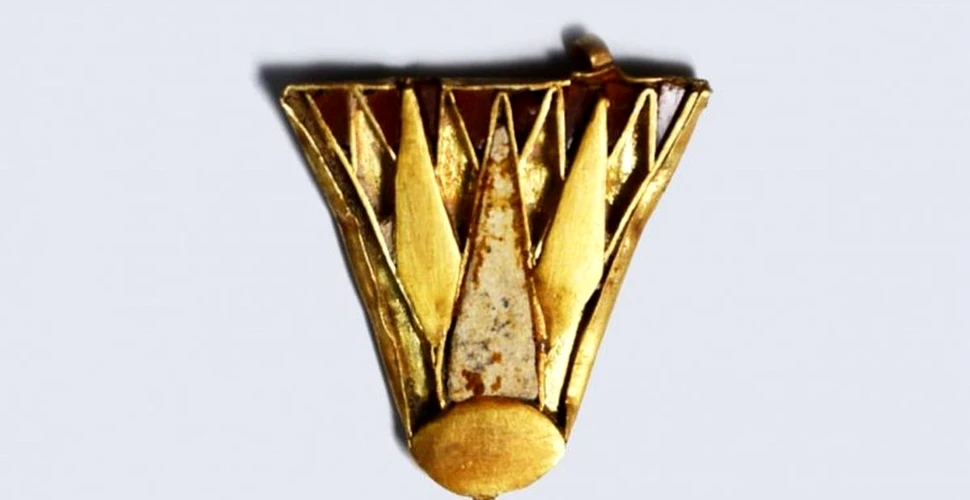 Bijuterii din aur din vremea lui Nefertiti, găsite în morminte din Cipru