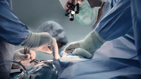 Cum au reușit medicii să țină în viață, timp de 48 de ore, un bărbat fără plămâni?