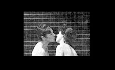 Prima înregistrare cu un sărut datează din anul 1872. În imagini apar două femei dezbrăcate