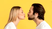 Cum te-ar putea ajuta săruturile să te îndrăgostești? Iată ce propune un microbiolog!