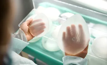 Răsturnare de tendință în chirurgia estetică: mai multe cereri de micșorare a sânilor decât implanturi