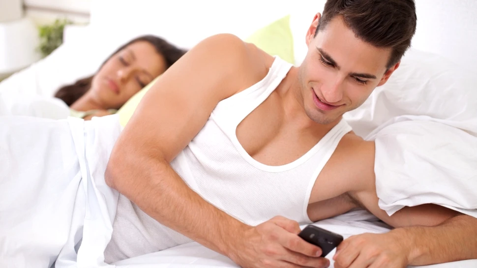 Tu crezi că telefonul mobil poate distruge o relaţie?