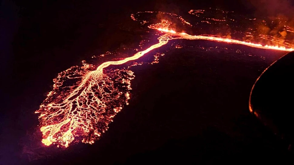 Un vulcan a erupt în sud-vestul Islandei