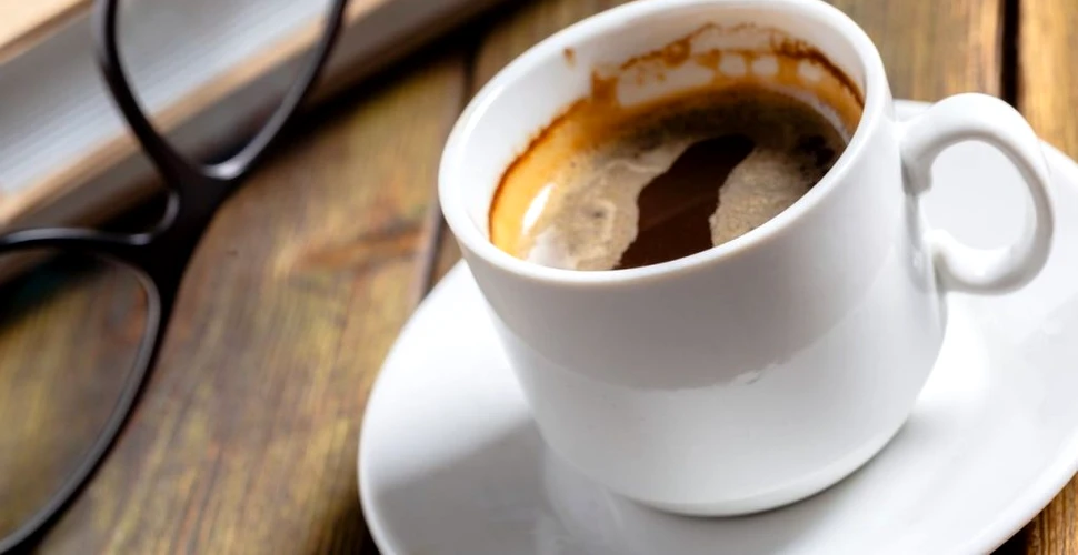 Un studiu răstoarnă ce se știa despre cofeină. Te trezește, dar nu îmbunătățește funcția cognitivă