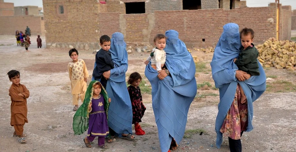 Talibanii susțin că femeile afgane vor beneficia de drepturi conform Şaria. Ce prevede legea islamică