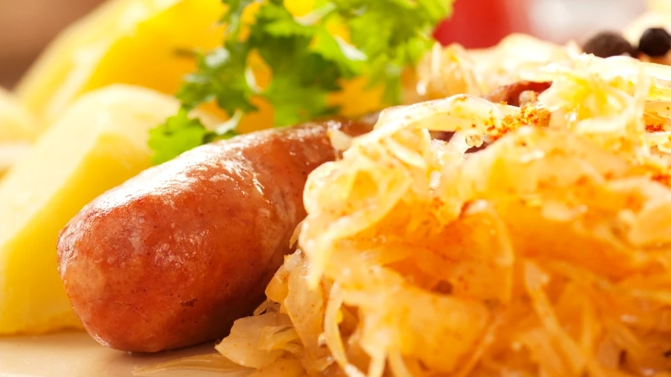 Beneficiile pe care varza şi zeama de varză le au pentru organism şi ce persoane ar trebui să le evite