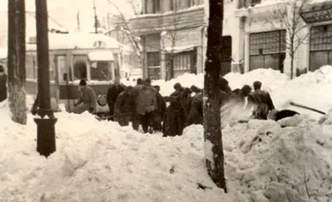 Marele Viscol al secolului XX: zăpezi de peste cinci metri, funcţionarii au deszăpezit cot la cot cu soldaţii – FOTO