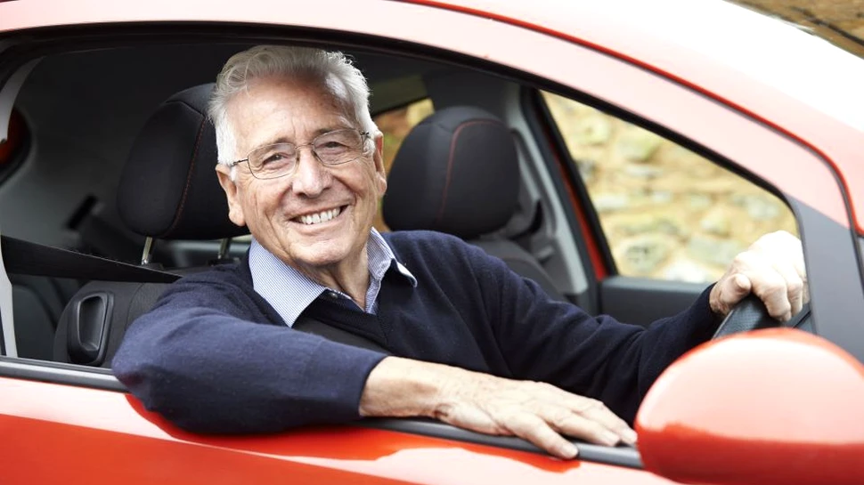 Sunt persoanele în vârstă periculoase la volan? Un nou studiu oferă răspunsul