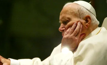Peste patruzeci de ani din viaţa celei mai importante personalităţi spirituale a secolului al XX-lea, Papa Ioan Paul II, consemnaţi într-o carte