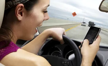 Acest VIDEO şocant ilustrează momentul când o tânără pierde controlul maşinii în timp ce vorbeşte la telefon – FOTO+VIDEO