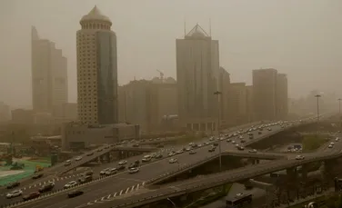 Capitala Chinei, acoperită din nou de o furtună sufocantă de nisip şi poluare