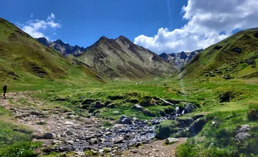 Ce au descoperit oamenii de știință sub vulcanii adormiți din Auvergne?