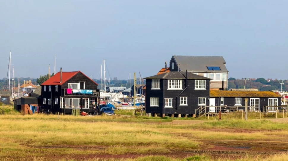 Satul cu 300 de locuitori care a devenit refugiul „idilic” al vedetelor