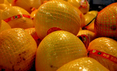 Pomelo, fructul care te satură şi te ajută să slăbeşti
