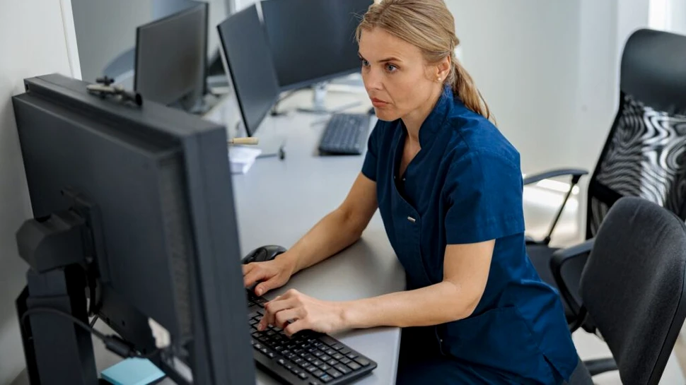 De ce aproape jumătate dintre asistenții medicali ar vrea să renunțe la profesie?