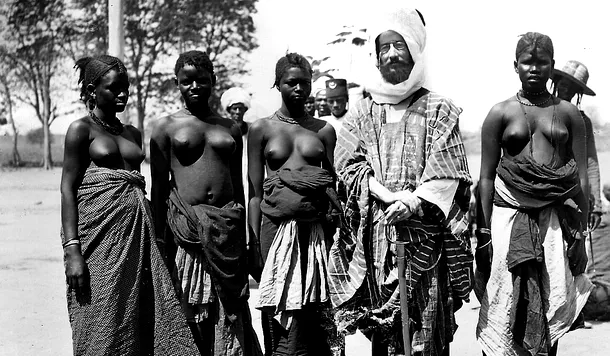 Puţini cunosc povestea veritabilelor amazoane: cele din Dahomey, femei războinice care au terorizat această regiune a Africii timp de mai bine de 150 de ani.