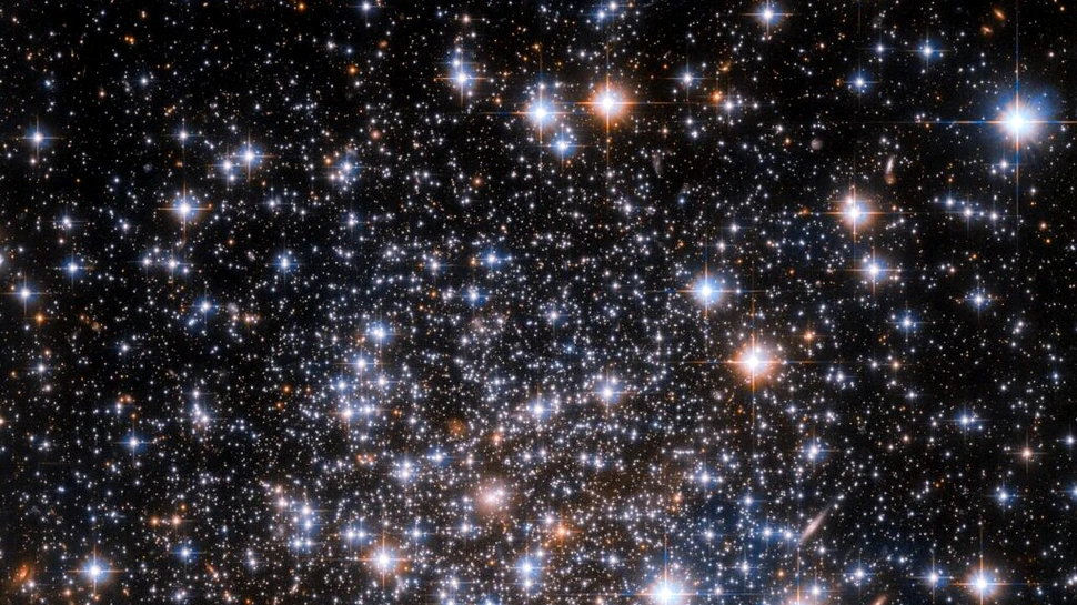 O nouă fotografie uimitoare realizată de Hubble. Telescopul investighează un roi globular misterios