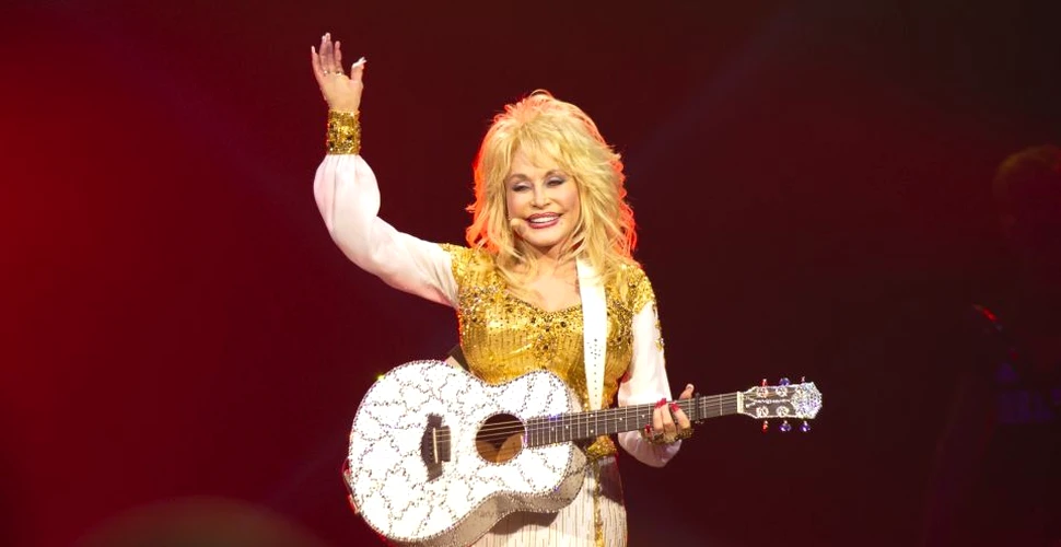 Cântăreaţa Dolly Parton stabileşte două recorduri Guinness