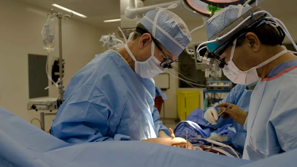 Un elev a suferit arsuri de gradul 2 după un experiment eşuat realizat în camera de cămin