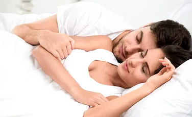 Satisfacţia pe care o are o femeie în relaţia de cuplu influenţează somnul partenerului