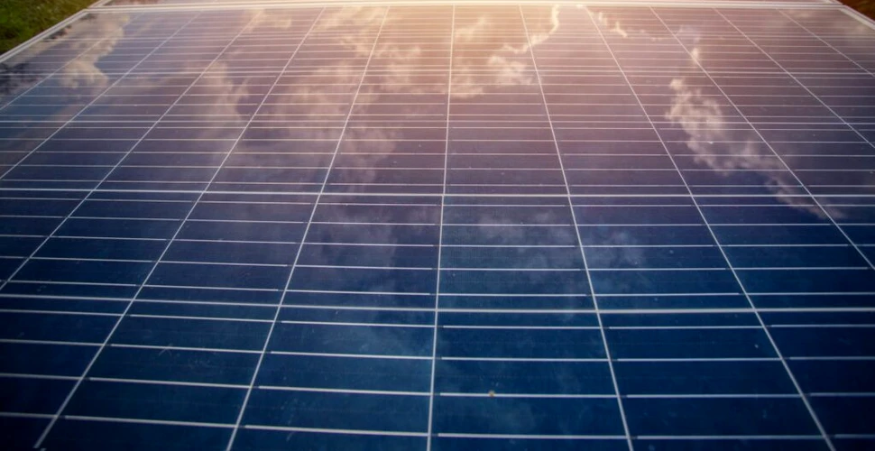 Următoarea generație de panouri solare începe producția în China