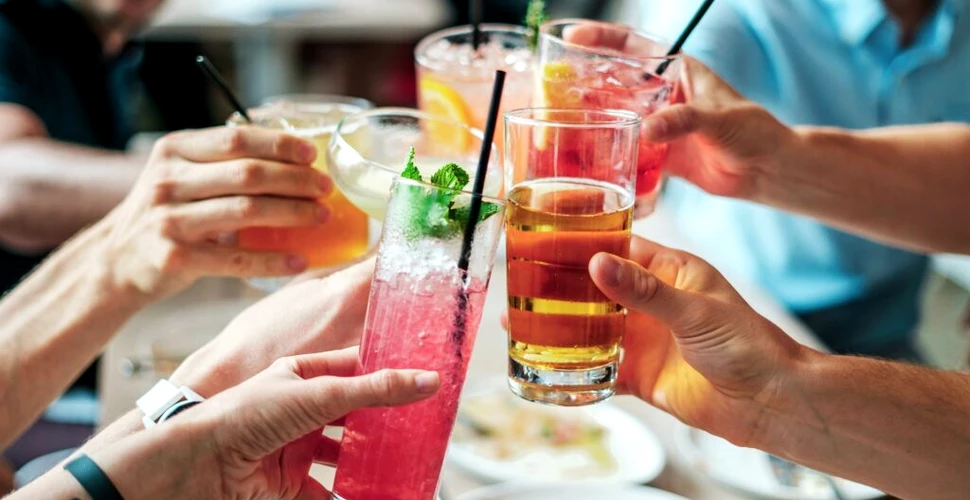 Consumul excesiv de alcool la tineri modifică microbiomul intestinal