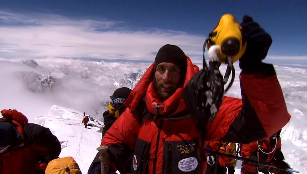 Erik învingător pe vârful Everestului