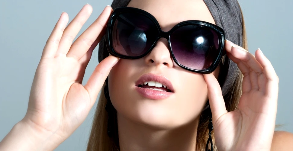 De ce persoanele care poartă ochelari de soare sunt mai atrăgătoare? Cercetătorii au lămurit misterul